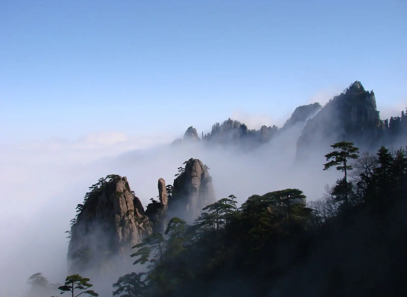 探索庐山：徒步穿越世界自然与文化双重遗产的壮丽之旅