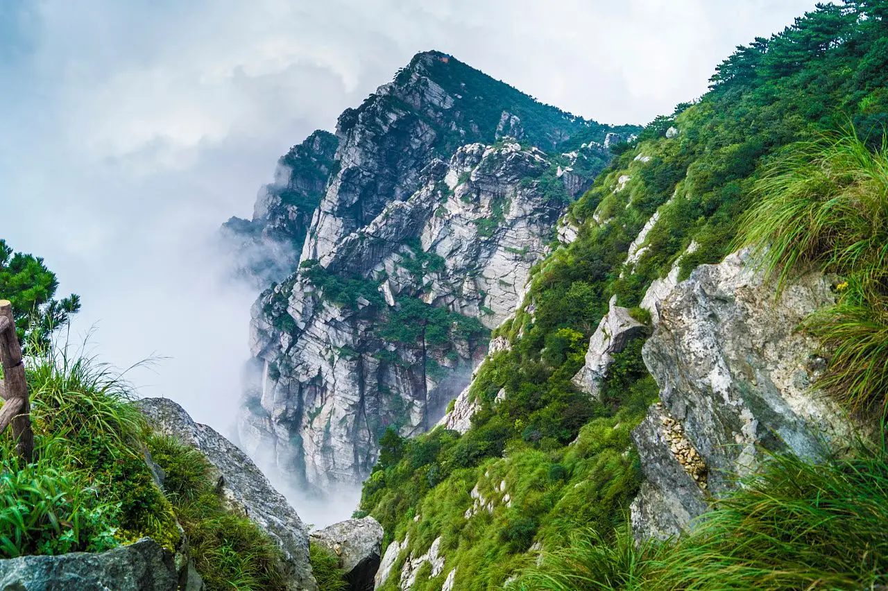 湛卢山徒步路线_湛卢山在哪里_湛卢山风景名胜区